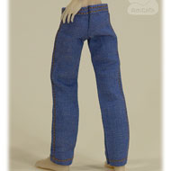 AmiGaTa wearing light blue jeans
