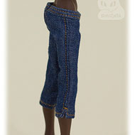 AmiGaTa wearing knee length jeans