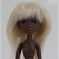 AmiGaTa wearing a blond Camille wig from Monique Trading