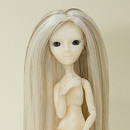 AmiGaTa wearing a bleach blond and brown Paris wig from Monique Trading